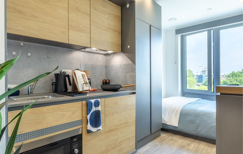 Silver Skyline Studio, Great Court, 78 Rolls Road, Bermondsey, London - Image 1